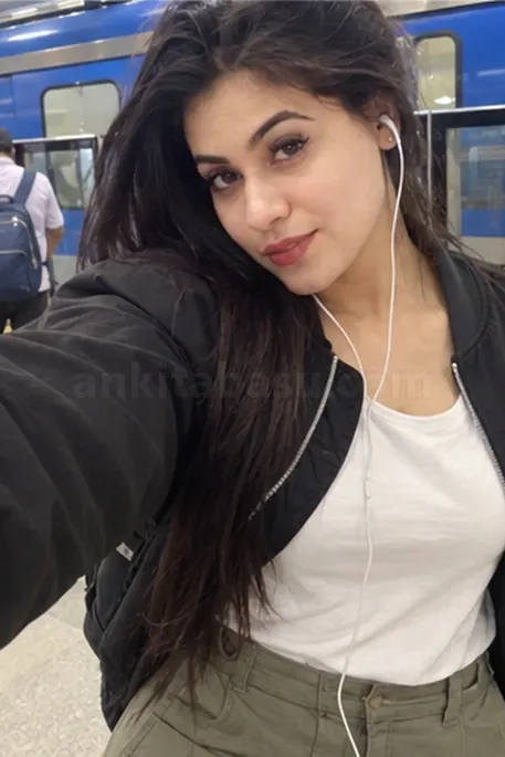 Juhi, Slim escort in Mumbai - photo 2 of 4