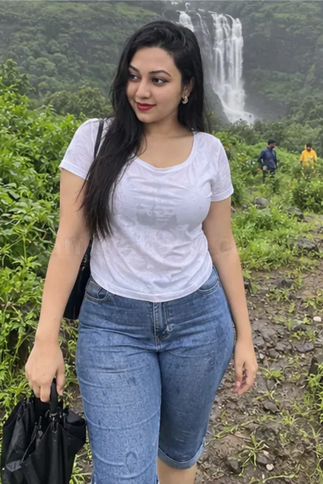 Monika, Curvy escort in Mumbai - photo 4 of 4