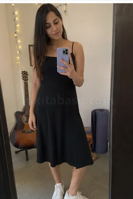 Pihu, Curly-Haired escort in Mumbai - photo 4 of 4